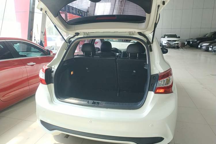 Used Nissan Tiida 2019 1.6L CVT Cool Edition China VI Standard Trunk