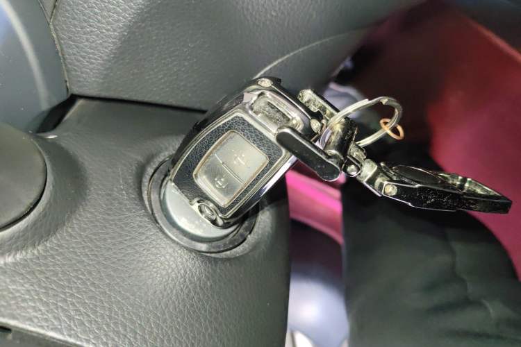 Used Nissan Tiida 2019 1.6L CVT Cool Edition China VI Standard Vehicle Key