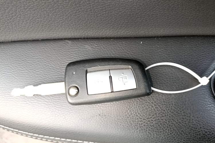 Used Nissan Tiida 2019 1.6L CVT Cool Edition China VI Standard Vehicle Key