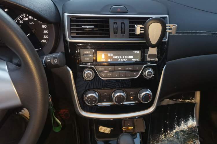 Used Nissan Tiida 2020 1.6L CVT Cool Edition Audio And AC Panel