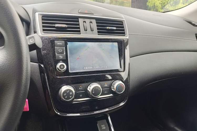 Used Nissan Tiida 2020 1.6L CVT Cool Edition Audio And AC Panel