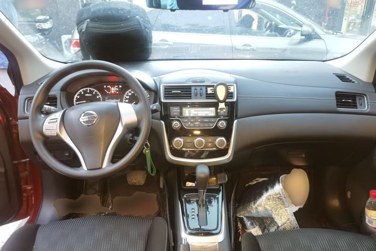 Used Nissan Tiida 2020 1.6L CVT Cool Edition Center Console