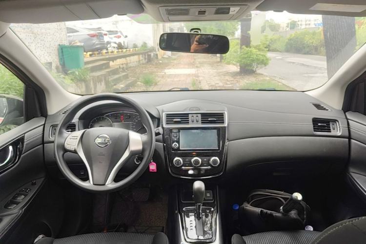 Used Nissan Tiida 2020 1.6L CVT Cool Edition Center Console