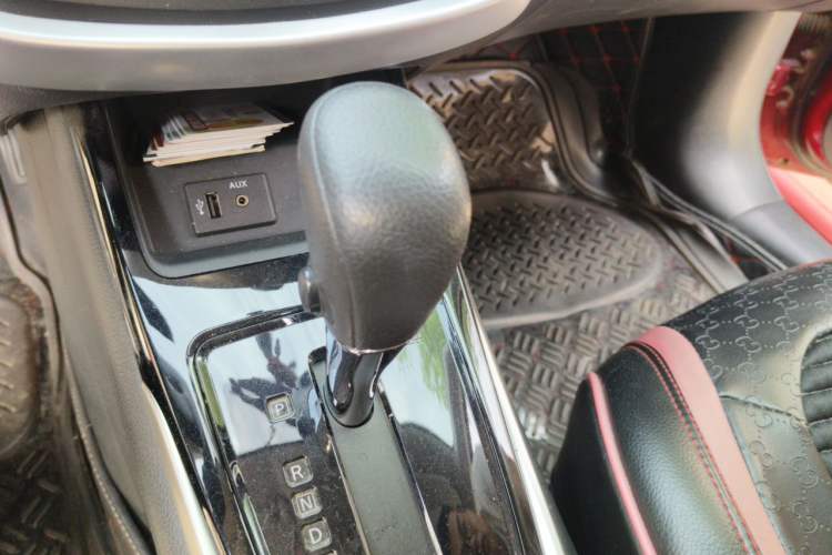 Used Nissan Tiida 2020 1.6L CVT Cool Edition Gear Lever