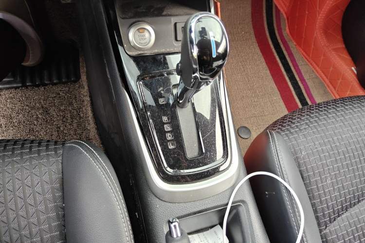 Used Nissan Tiida 2020 1.6L CVT Smart Enjoyment Edition Gear Lever