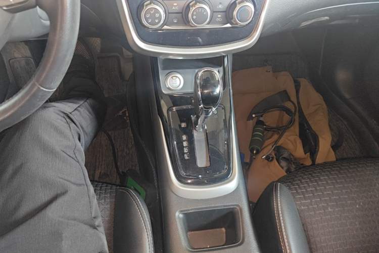 Used Nissan Tiida 2020 1.6L CVT Smart Drive Edition Gear Lever