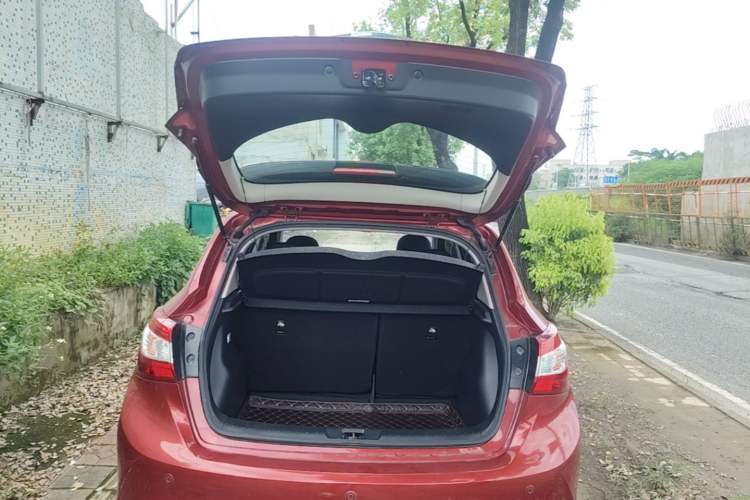 Used Nissan Tiida 2020 1.6L CVT Cool Edition Trunk