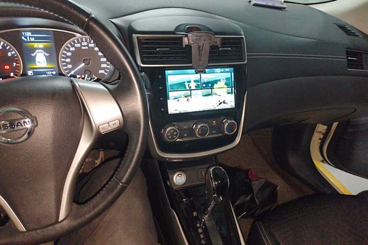 Used Nissan Tiida 2020 1.6L CVT Smart Drive Edition Audio And AC Panel