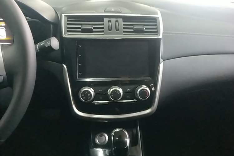 Used Nissan Tiida 2020 1.6L CVT Smart Drive Edition Audio And AC Panel