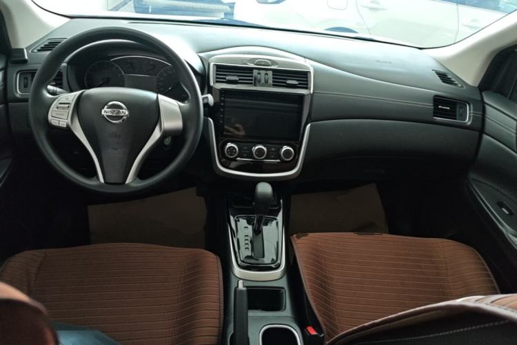 Used Nissan Tiida 2020 1.6L CVT Cool Edition Center Console