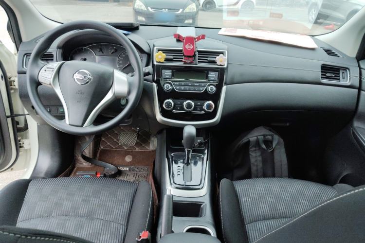 Used Nissan Tiida 2020 1.6L CVT Cool Edition Center Console