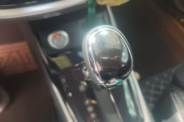 Used Nissan Tiida 2020 1.6L CVT Smart Drive Edition Gear Lever