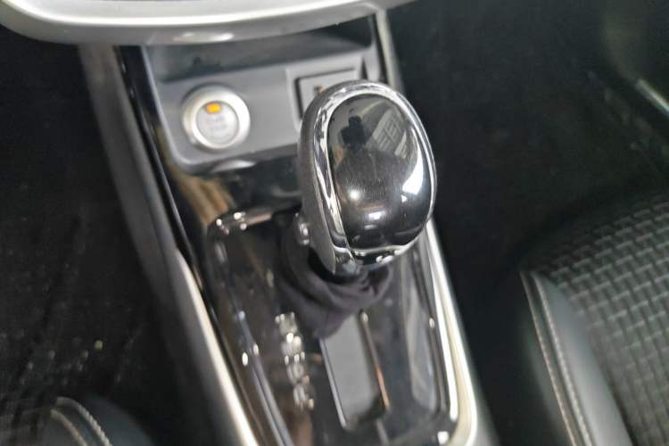 Used Nissan Tiida 2020 1.6L CVT Smart Drive Edition Gear Lever