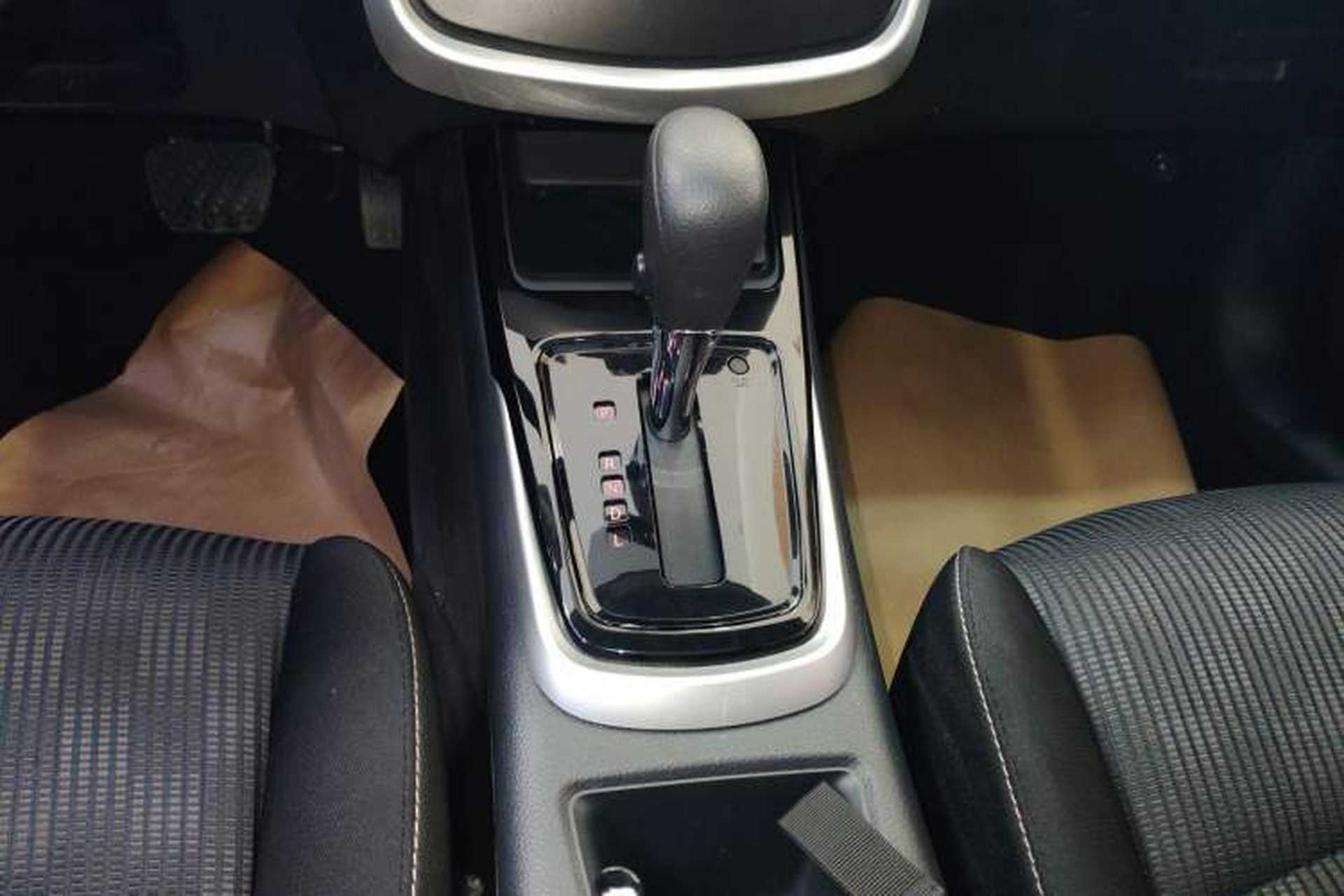 Used Nissan Tiida 2020 1.6L CVT Cool Edition Gear Lever