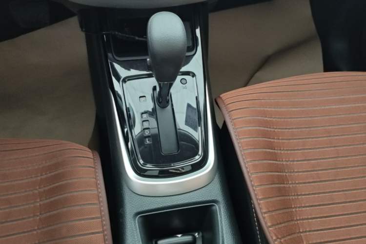 Used Nissan Tiida 2020 1.6L CVT Cool Edition Gear Lever