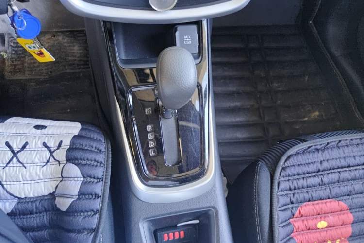 Used Nissan Tiida 2020 1.6L CVT Cool Edition Gear Lever