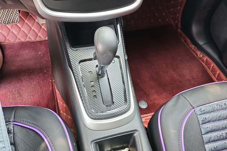 Used Nissan Tiida 2020 1.6L CVT Cool Edition Gear Lever