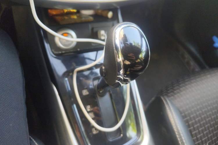 Used Nissan Tiida 2020 1.6L CVT Smart Enjoyment Edition Gear Lever