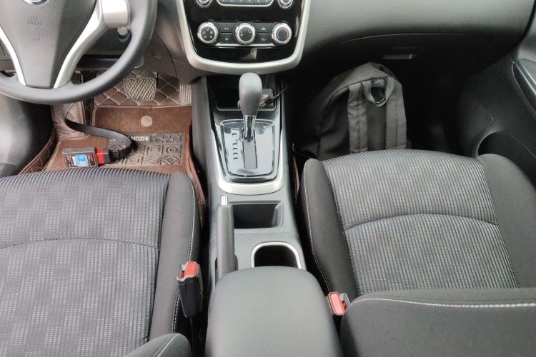Used Nissan Tiida 2020 1.6L CVT Cool Edition Gear Lever