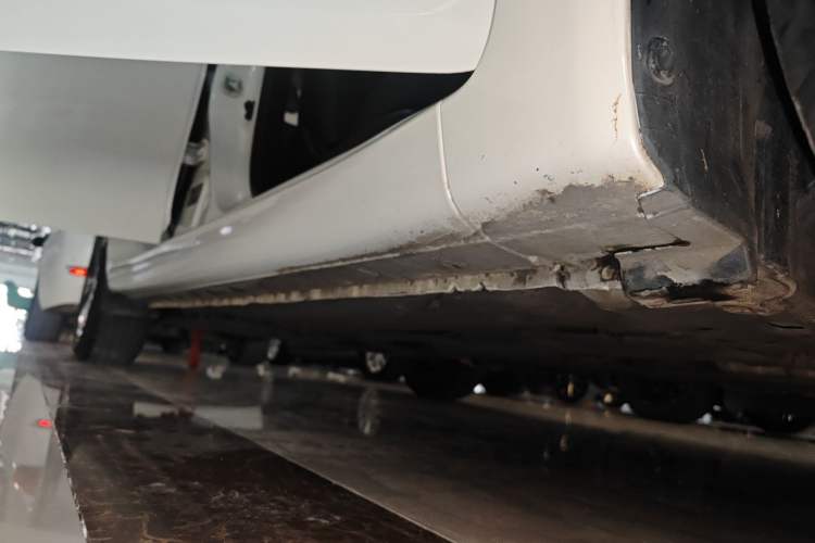 Used Nissan Tiida 2020 1.6L CVT Smart Drive Edition Right Side Sill
