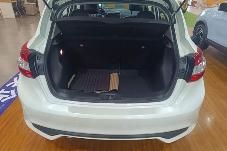 Used Nissan Tiida 2020 1.6L CVT Smart Enjoyment Edition Trunk