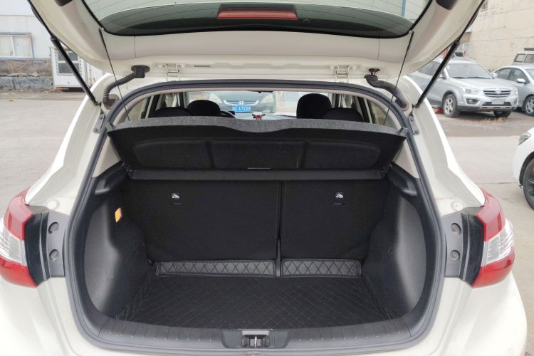 Used Nissan Tiida 2020 1.6L CVT Cool Edition Trunk
