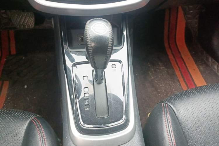 Used Nissan Tiida 2021 1.6L CVT Cool Edition Gear Lever