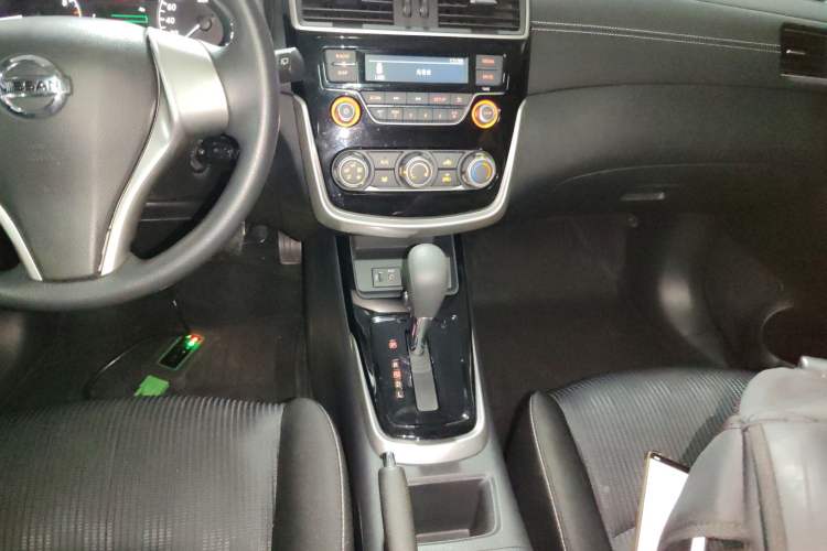 Used Nissan Tiida 2021 1.6L CVT Cool Edition Gear Lever