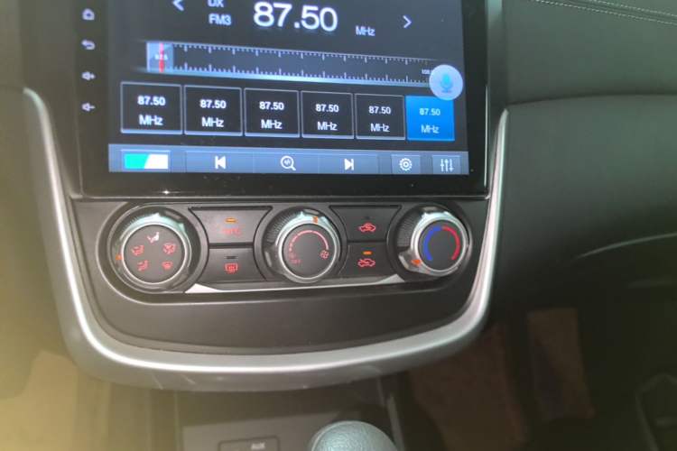 Used Nissan Tiida 2021 1.6L CVT Cool Edition Audio And AC Panel