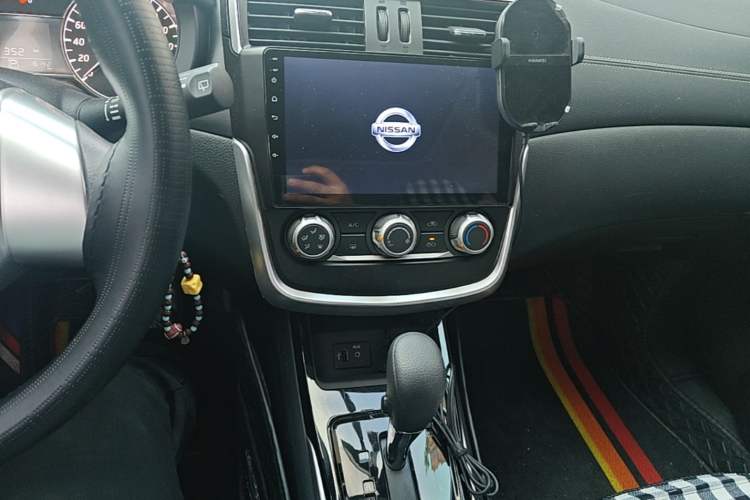 Used Nissan Tiida 2021 1.6L CVT Cool Edition Audio And AC Panel