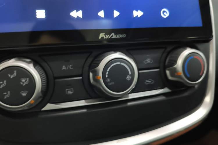 Used Nissan Tiida 2021 1.6L CVT Cool Edition Audio And AC Panel