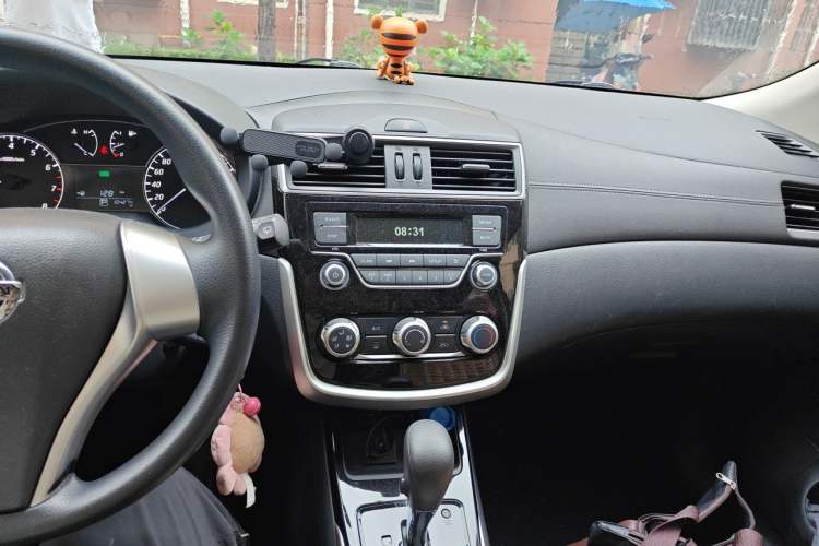 Used Nissan Tiida 2021 1.6L CVT Cool Edition Audio And AC Panel
