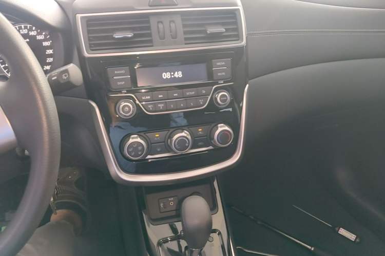 Used Nissan Tiida 2021 1.6L CVT Cool Edition Audio And AC Panel