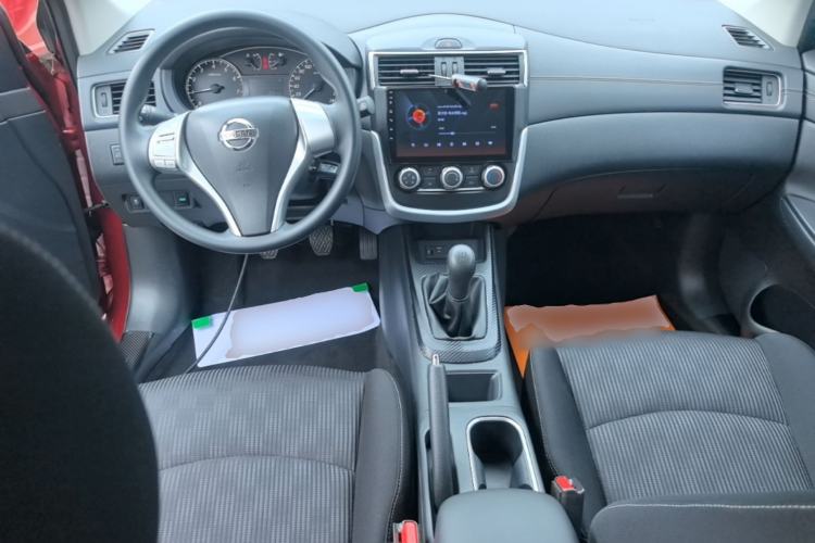 Used Nissan Tiida 2021 1.6L Manual Joyful Edition Center Console