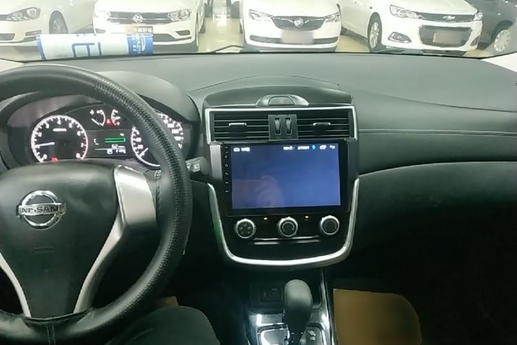 Used Nissan Tiida 2021 1.6L CVT Cool Edition Center Console