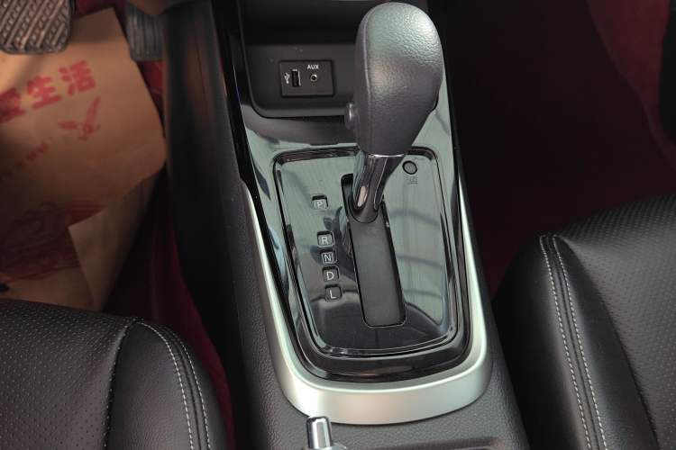 Used Nissan Tiida 2021 1.6L CVT Cool Edition Gear Lever