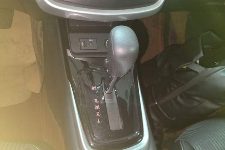Used Nissan Tiida 2021 1.6L CVT Cool Edition Gear Lever
