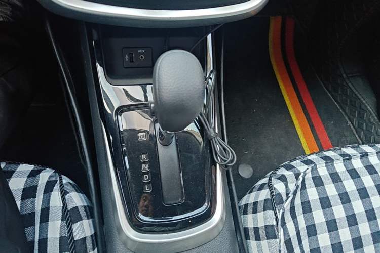 Used Nissan Tiida 2021 1.6L CVT Cool Edition Gear Lever