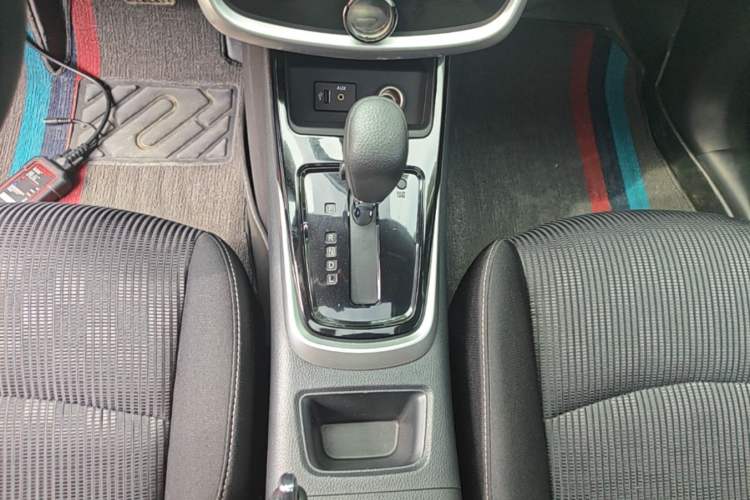 Used Nissan Tiida 2021 1.6L CVT Cool Edition Gear Lever