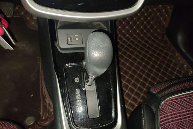 Used Nissan Tiida 2021 1.6L CVT Cool Edition Gear Lever