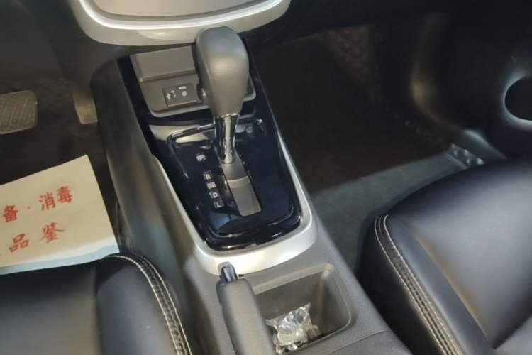 Used Nissan Tiida 2021 1.6L CVT Cool Edition Gear Lever