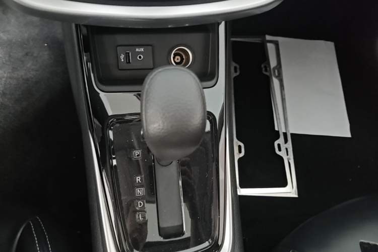 Used Nissan Tiida 2021 1.6L CVT Cool Edition Gear Lever
