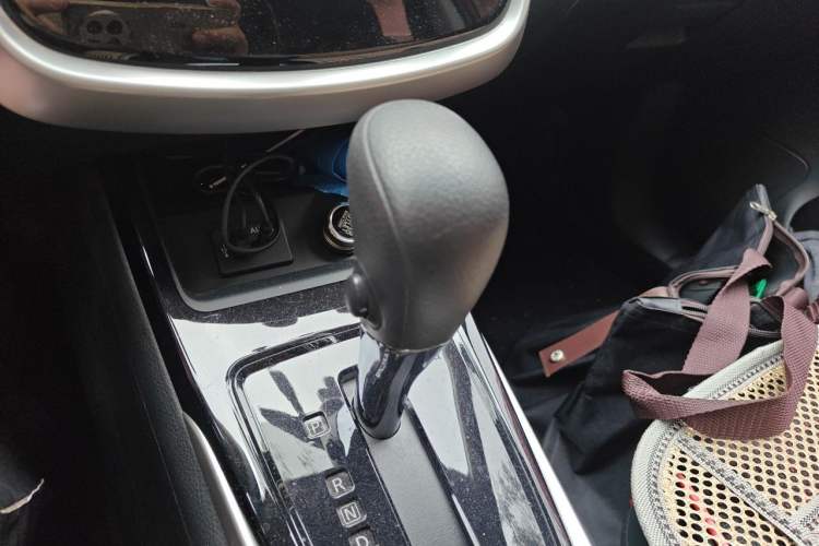 Used Nissan Tiida 2021 1.6L CVT Cool Edition Gear Lever
