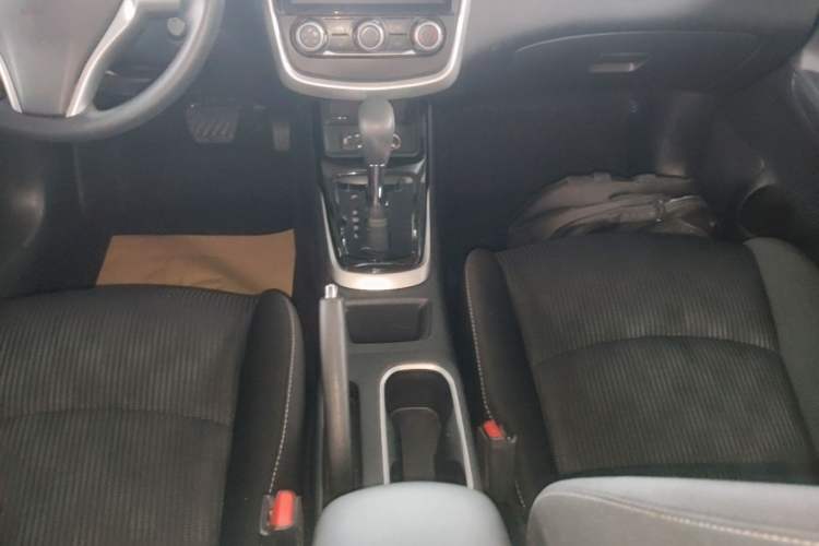 Used Nissan Tiida 2021 1.6L CVT Cool Edition Gear Lever