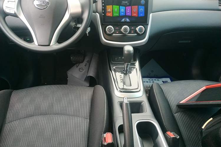 Used Nissan Tiida 2021 1.6L CVT Cool Edition Gear Lever