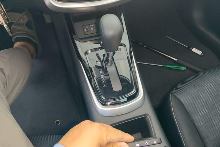 Used Nissan Tiida 2021 1.6L CVT Cool Edition Gear Lever