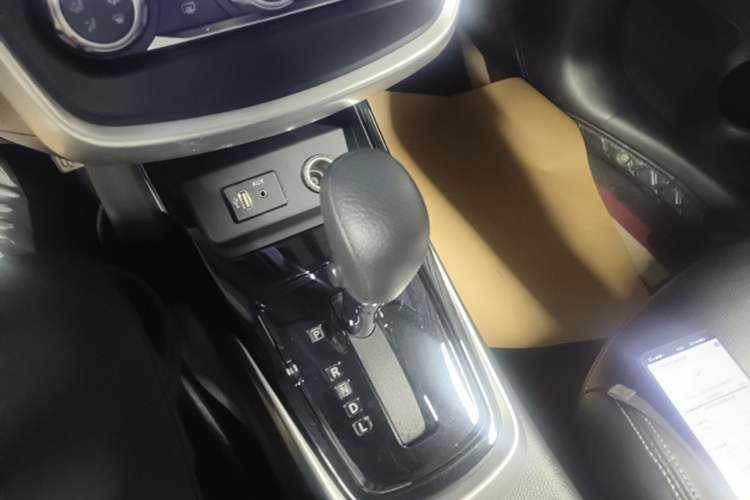 Used Nissan Tiida 2021 1.6L CVT Cool Edition Gear Lever