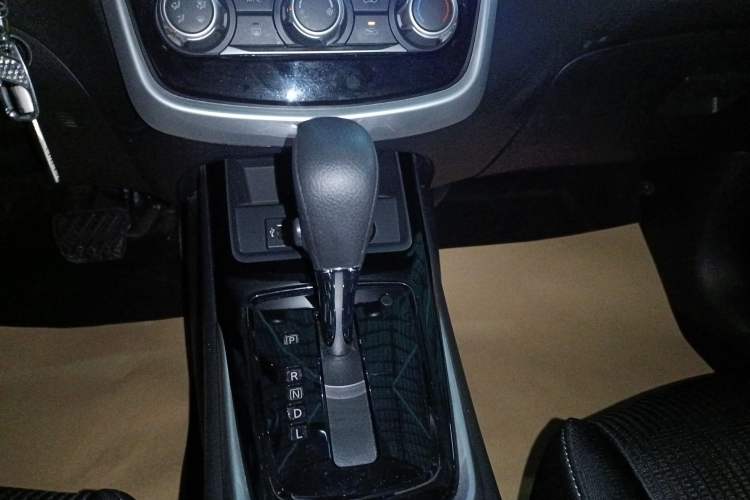 Used Nissan Tiida 2021 1.6L CVT Cool Edition Gear Lever