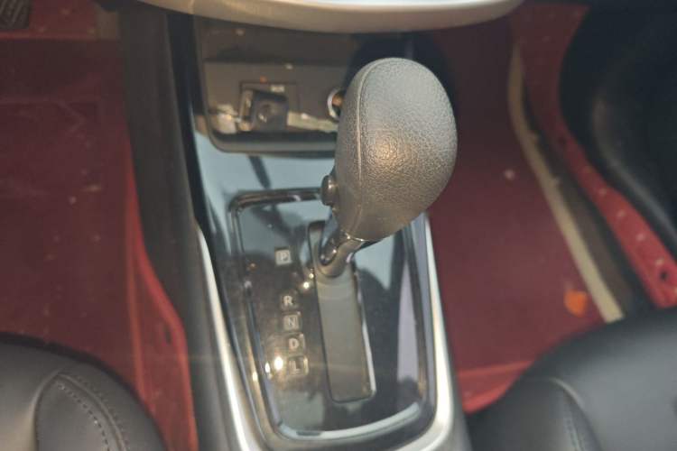Used Nissan Tiida 2021 1.6L CVT Cool Edition Gear Lever