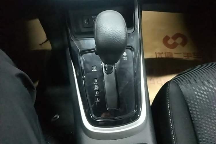Used Nissan Tiida 2021 1.6L CVT Cool Edition Gear Lever